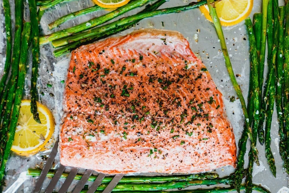 Delicious Baked Salmon and Asparagus Recipe